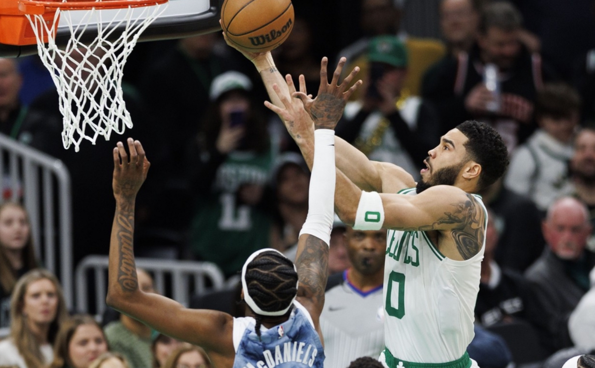 塔图姆在热火比赛中势不可挡，关键助攻引发热议！的简单介绍